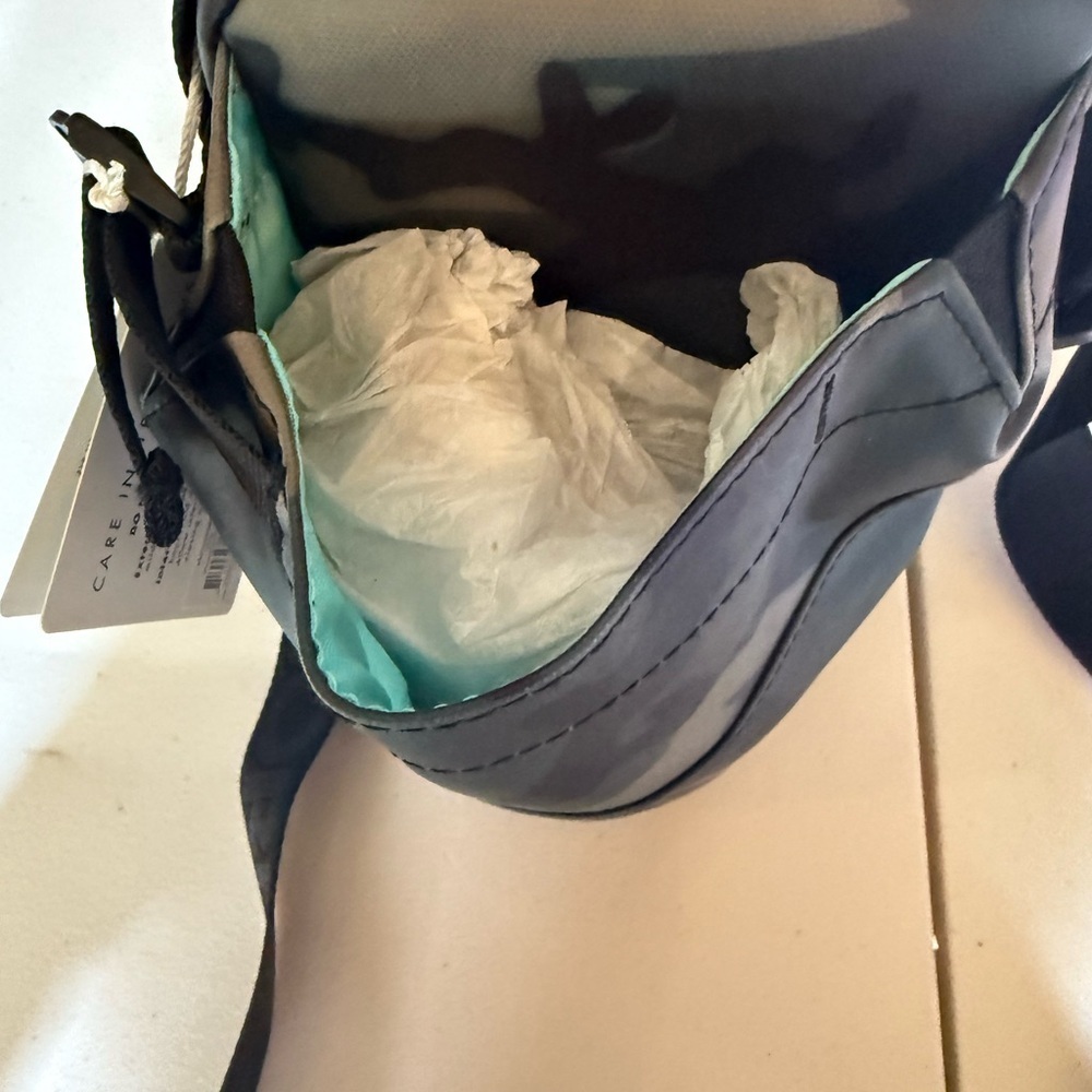 Corkcicle Sling Crossbody Camo NWT - Picture 3 of 6